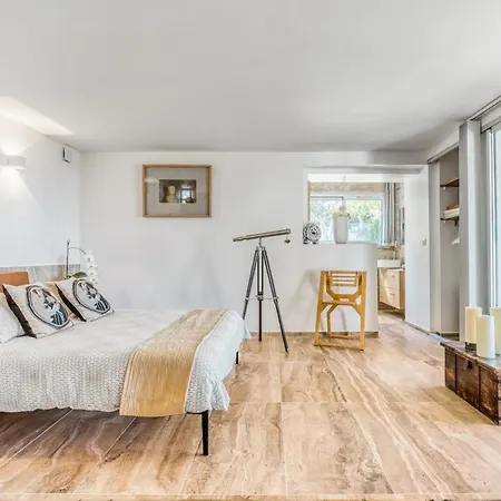Luxury - - With Pool&jacuzzi Ferienhaus *