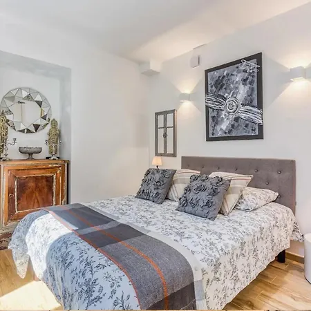 Luxury - - With Pool&jacuzzi Ferienhaus Antibes